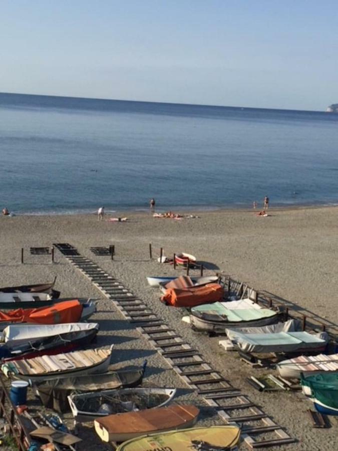 Апартаменти Sabrina'S Relax Fra Mare E Storia Савона Екстер'єр фото